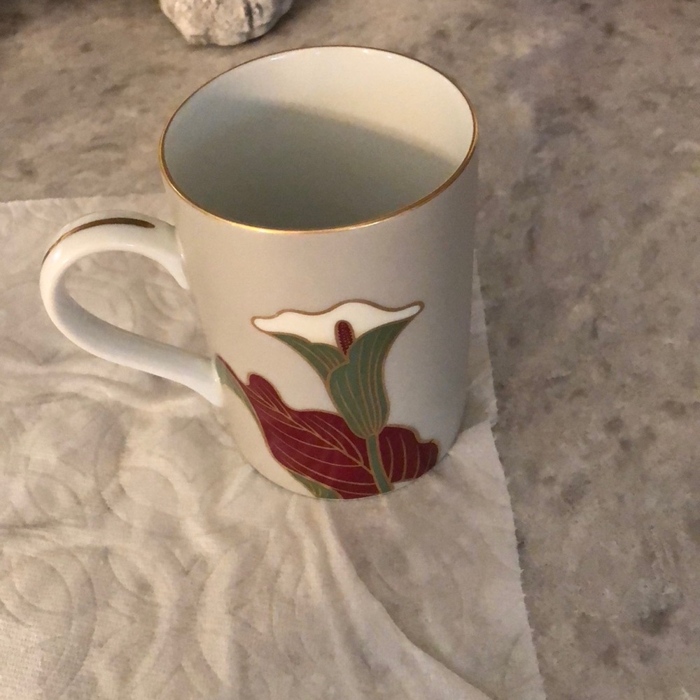 Fits and Floyd “satin calla lily” fine porcelain Japan Mug